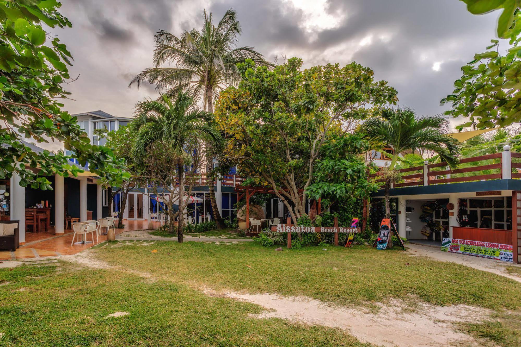 Aissatou Beach Resort Balabag  Extérieur photo